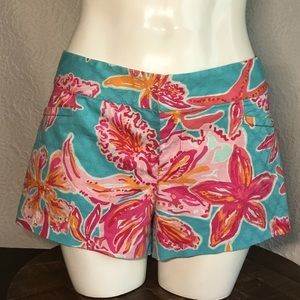 LILLY Pulitzer Shorts Tropical Beach Floral Blue And Pink EUC Beautiful Size 4.